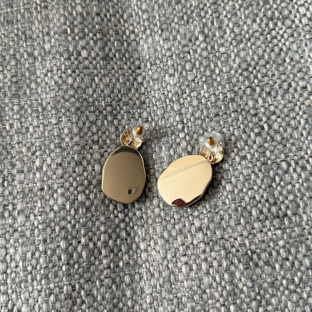 New Ann Taylor Gold & Cream‎ Drop Earrings - Picture 3 of 4